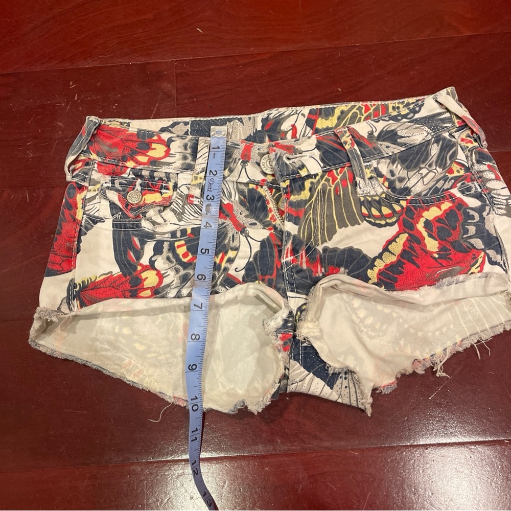 True religion Joey cut off shorts butterfly pattern - Picture 6 of 6